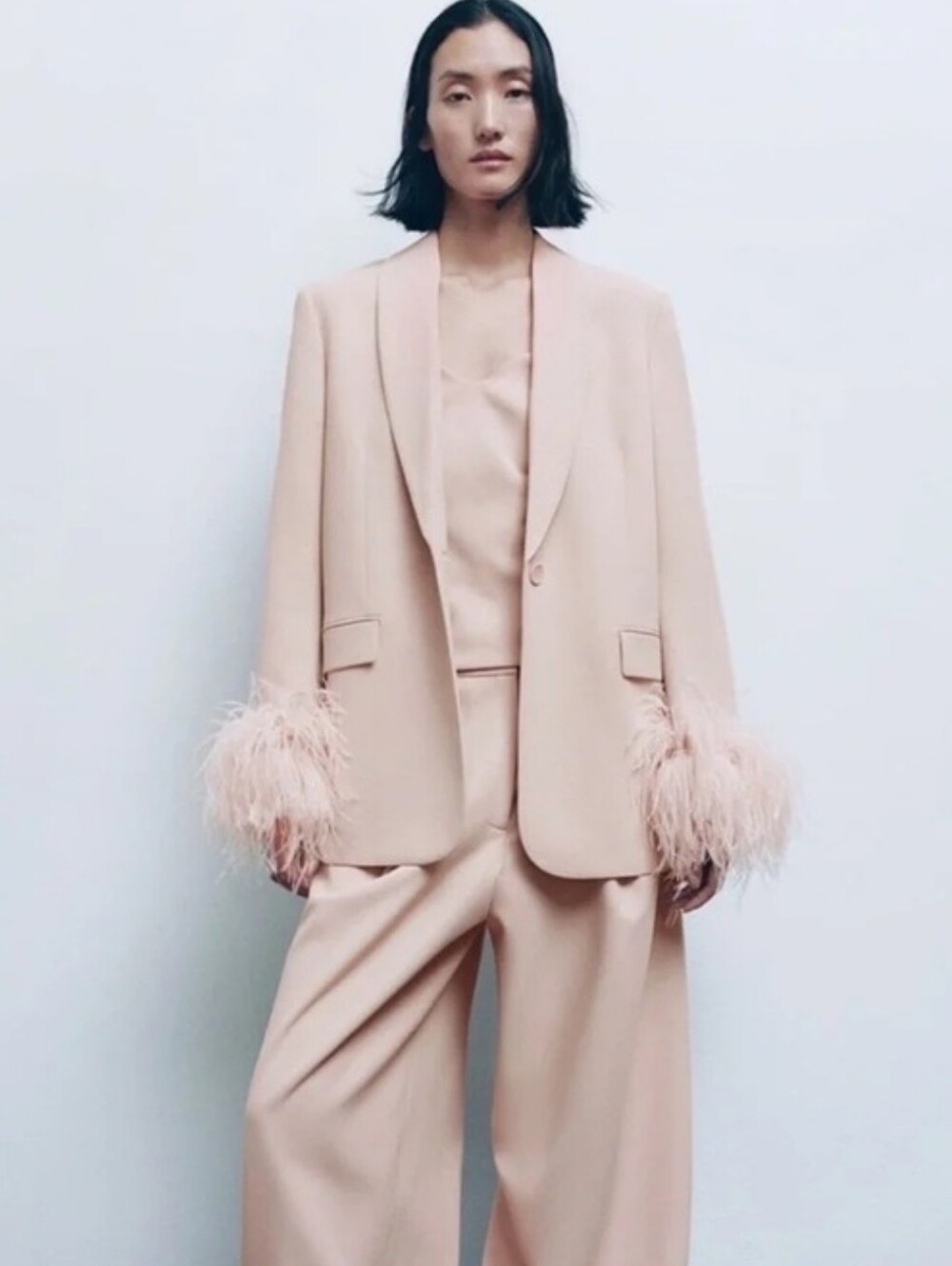 ZARA BLAZER WITH FEATHER CUFFS SIZE M